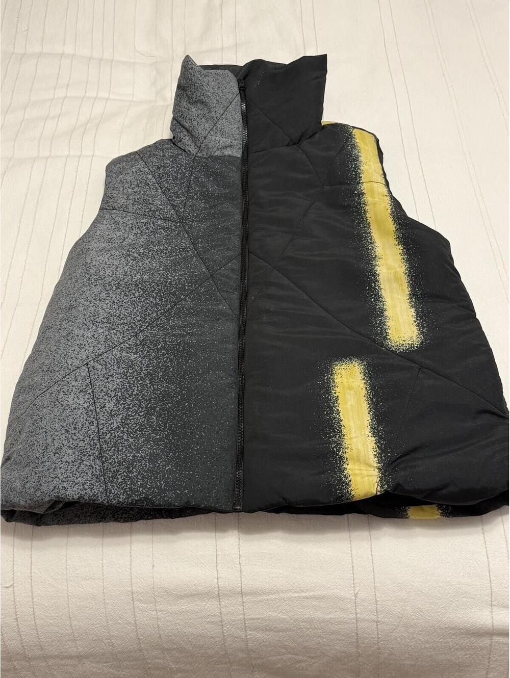 OZAI N KŪ Reversible Puffer Vest Size S "Horizon" Print Black Gray Yellow - Picture 1 of 5